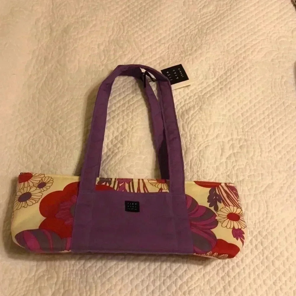 NWOT 1154 Lill Studio small zippered purse.